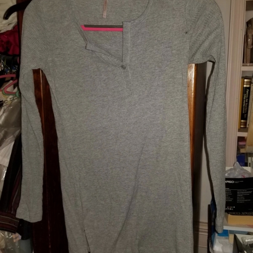 Long sleeve grey sweater